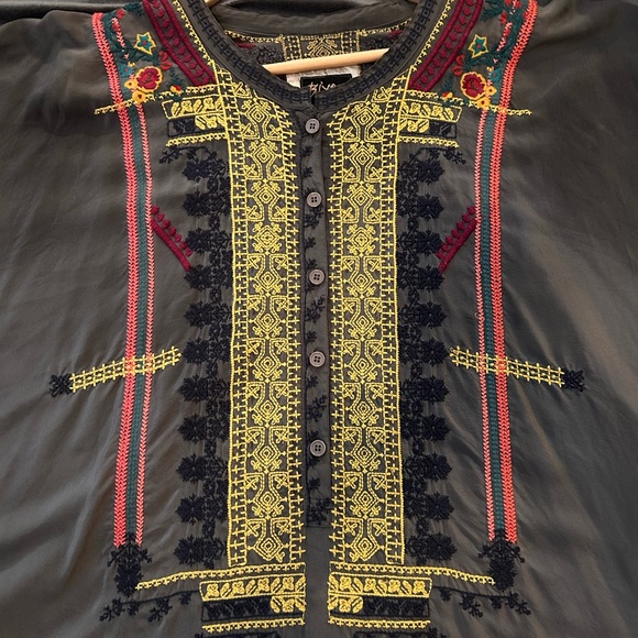 Biya by Johnny WAs 100% Silk Embroidered Front & Back Gray Tunic - Picture 3 of 5